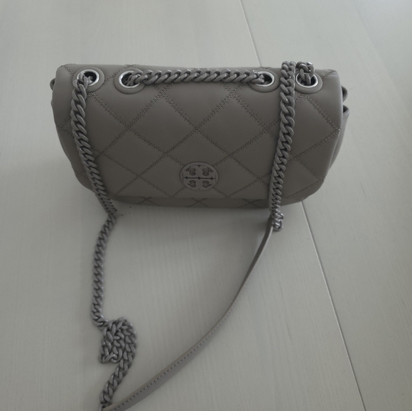 Tory BurchTory Burch Grey Quilted Leather Willa Matte Shoulder Bag $299 - Picture 9 of 14